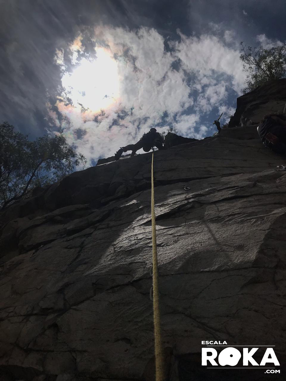 @escalaroka.com_escalaroka_murosparaescalar_paredesparaescalar_agarresparaescalar_piedrasparaescalar_clasesdeescalada_piedrasparaescalarporkilo_agarresparaescalarporkilo_larutadelsol_2